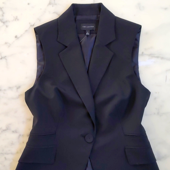 NWT. The Limited Fully lined sleeveless blazer vest with real pockets. - Picture 3 of 8